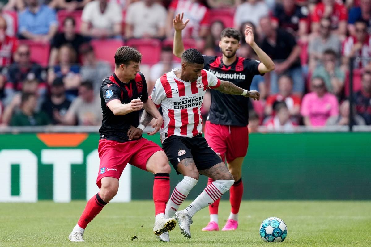 更是整个联 更是整个联