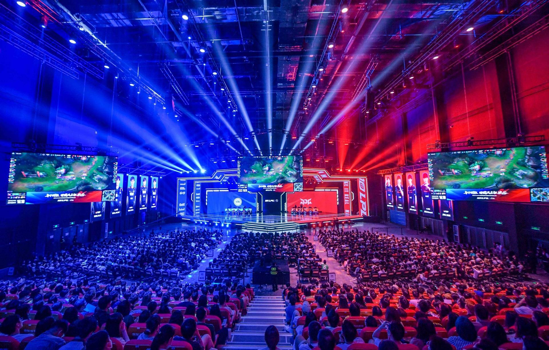 臨危局下的 臨危局下的