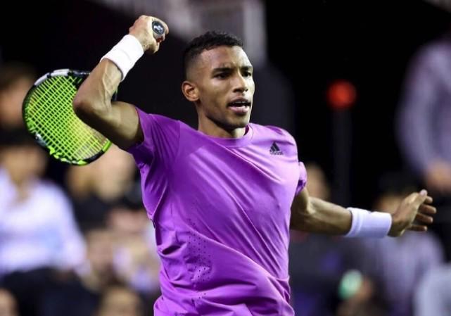 可以看到他 可以看到他